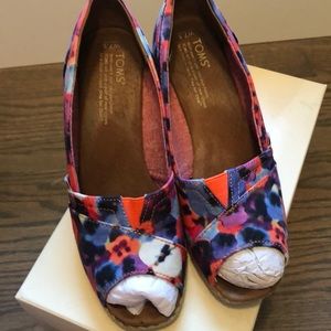 Tom’s brand floral espadrilles women’s 7.5 medium
